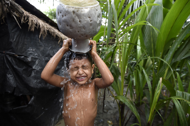 A young Rohingya refugee washes himself at the Jalpatoli refugee camp in the no-man's land area between Myanmar and Bangladesh, near Gumdhum village in Ukhia, on Saturday (AFP photo)