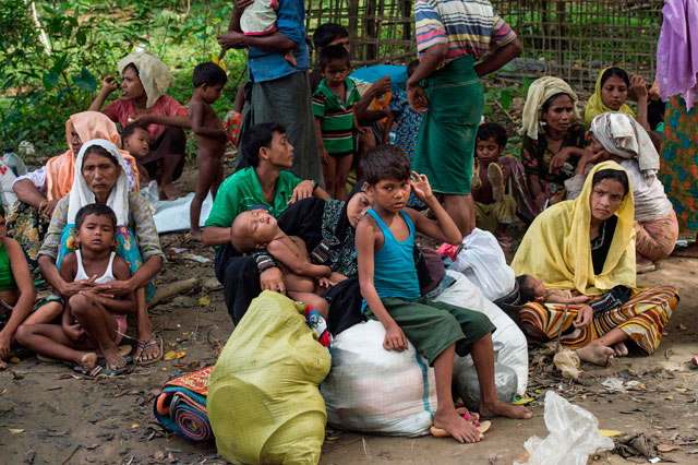 Rohingya Muslim refugees who had just arrived wait for a place to stay at Bangladesh's Balukhali refugee camp on Monday (AFP photo)