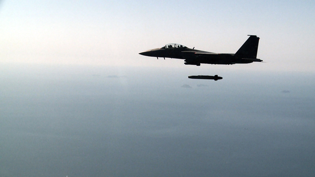 This handout photo provided on Wednesday by the South Korean Defence Ministry in Seoul shows a South Korean Air Force F-15K fighter jet firing a Taurus long-range air-to-surface missile during a live-fire exercise off the country's western coast in response to North Korea's sixth nuclear test (AFP photo)