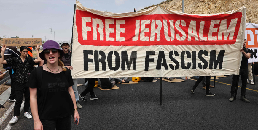 Israeli left-wing and international activists block a road from the occupied West Bank to Jerusalem to prevent Israeli settlers from reaching an annual far-right march in Jerusalem, on Thursday (AFP photo)