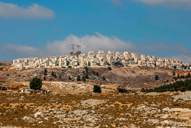 A photo taken on Wednesday shows Israeli construction cranes and excavators at a building site of new settlement units in the Israeli settlement of Kochav Yaakov, near the Palestinian city of Ramallah in the occupied West Bank (AFP photo)