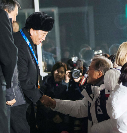 This handout photo from Yonhap agency shows South Korean President Moon Jae-in shaking hands with North Korean delegation leader Kim Yong-chol at the closing ceremony of Pyeongchang Winter Olympic Games in Pyeongchang, South Korea, on Sunday (Reuters photo)
