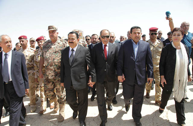 Jordanian and Iraqi officials attend the on Wednesday reopening of the Turaibil border crossing (Petra photo)