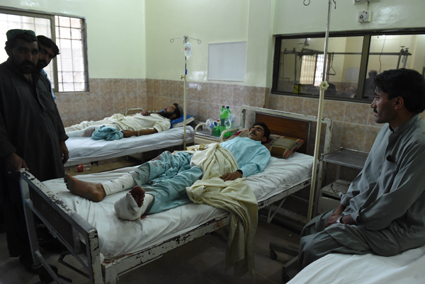 Pakistani victims injured in a suicide bombing are treated at a hospital in Quetta on Monday (AFP photo )