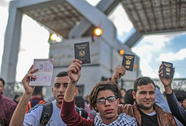 Palestinian students who study abroad gather to stage a protest demanding the opening of the Rafah border gate permanently in Rafah, Gaza, on Monday (Anadolu Agency photo)