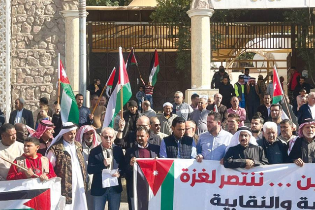 Thousands of Jordanians take to the streets across the country in solidarity with Palestinians on Friday (Alrai photo)