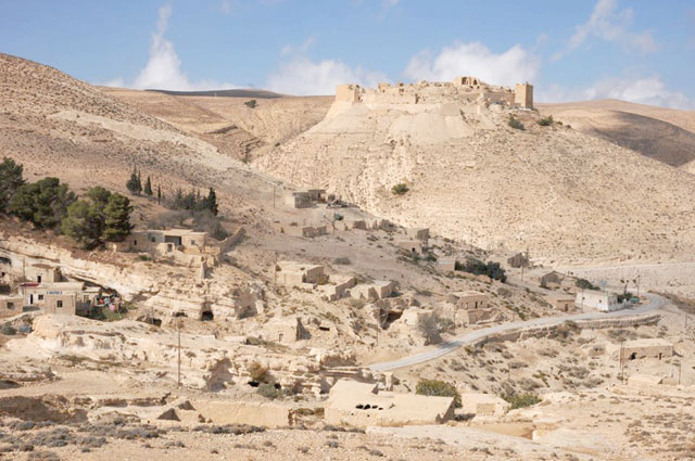 The small village of Jaya in the foothills of the Shobak Castle (Photo courtesy of Anna Marx)