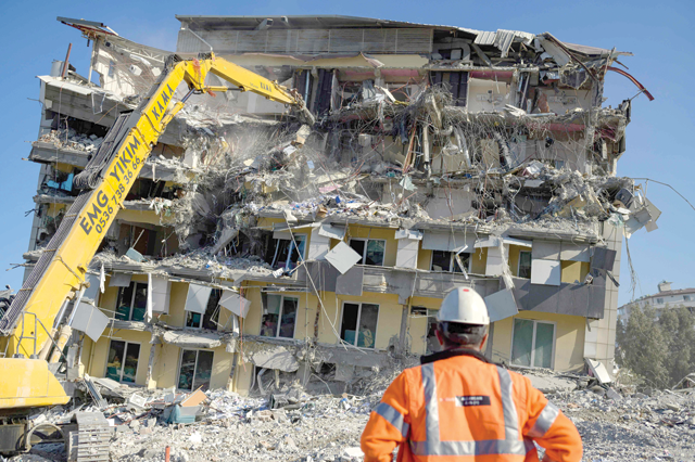 Greek and Turkish rescuers are at work to extract bodies of victims from the rubble of a collapsed building in Antakya, south of Hatay, on Wednesday (AFP photo)