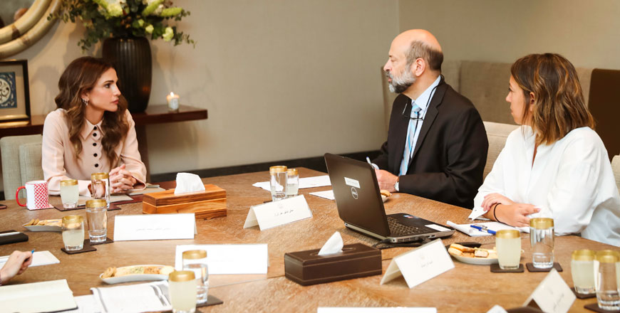 Her Majesty Queen Rania is briefed on progress made under National Strategy for Human Resource Development by Minister of Education Omar Razzaz and other officials in Amman on Sunday (Photo courtesy of Royal Court)