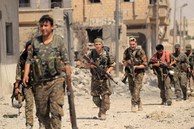 Members of the Syrian Democratic Forces advance towards the Daesh group positions in Seif Al Dawla district of Raqqa, Syria, on Wednesday (Reuters photo)