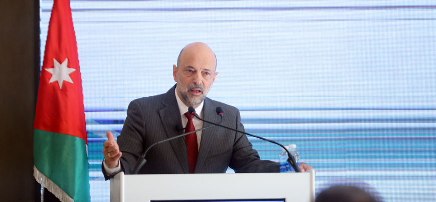   Prime Minister Omar Razzaz presents the government's priorities for 2020 and 2021 in Amman on Saturday (Petra photo)