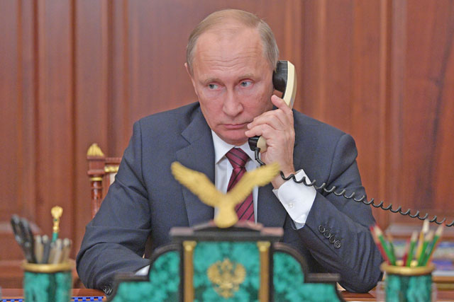 Russian President Vladimir Putin holds a telephone conversation with Alexander Zakharchenko, the leader of the so-called Donetsk People's Republic, and Igor Plotnitsky, the head of the so-called Lugansk People's Republic at the Kremlin in Moscow on Wednesday (AFP photo)