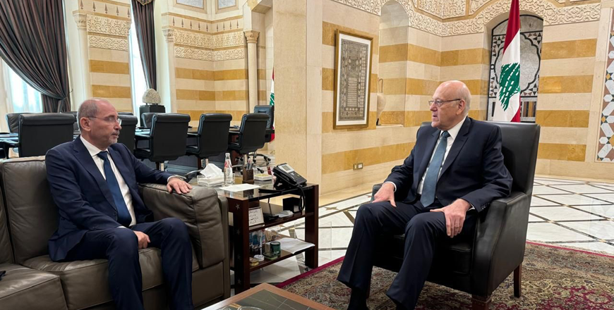 Deputy Prime Minister and Foreign Minister Ayman Safadi holds talks on Monday with Lebanon's caretaker Prime Minister Najib Mikat in Beirut (Petra photo)