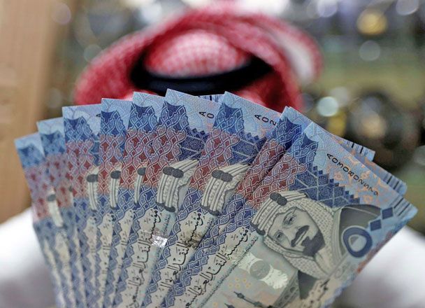 In this file photo from July 27, 2017, Saudi money changer displays Saudi riyal banknotes at a currency exchange shop in Riyadh, Saudi Arabia (Reuters photo)