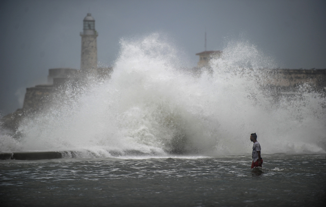 A huge wave breaks near the Morro Castle in Havana on Sunday. Deadly Hurricane Irma battered central Cuba on Saturday, knocking down power lines, uprooting trees and ripping the roofs off homes as it headed towards Florida (AFP photo)