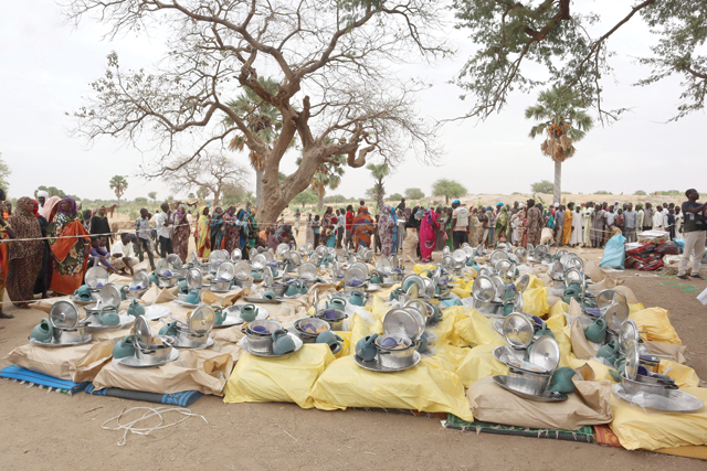 Aid kits destined to Sudanese refugees who crossed into Chad are prepared for distribution in Koufroun, near Echbara, on May 1 (AFP photo)