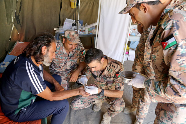The field medical team has treated 1,460 patients at the border since the beginning of the escalation (Petra photo)