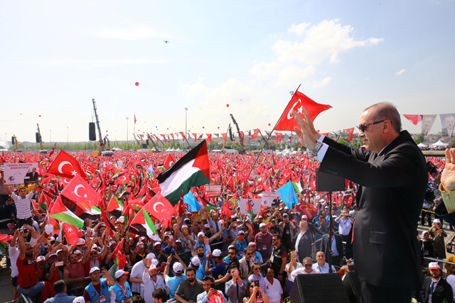 Turkish President Recep Tayyip Erdogan greets the crowd as he takes part in a protest against the recent killings of Palestinian protesters on the Gaza-Israel border and the US embassy move to Jerusalem in Istanbul, Turkey, on Friday (Reuters photo)