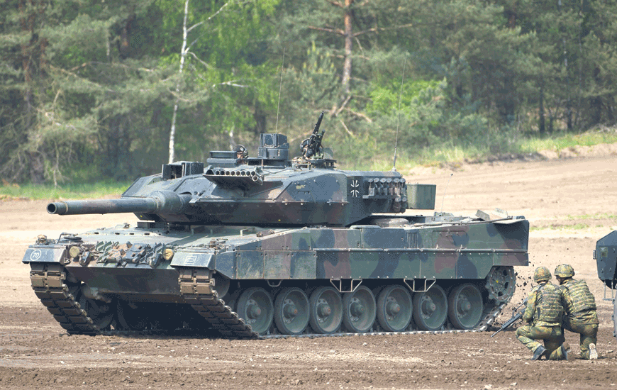 This file photo taken on May 20, 2019 shows a Leopard 2 A7 main battle tank of the German armed forces Bundeswehr taking part in an educational practice at the military training area in Munster, northern Germany (AFP photo)