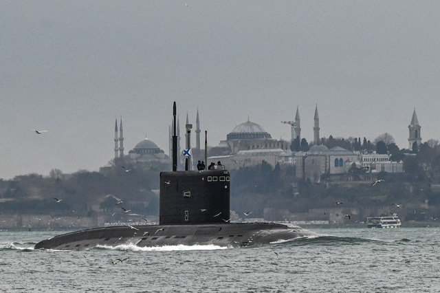 Russian navy's diesel-electric Kilo class submarine Rostov-on-Don sails with a naval ensign of the Russian Federation through the Bosphorus Strait on the way to the Black Sea past the city Istanbul as the Sultanahmet Mosque (left) and the Hagia Sophia Mosque (right) are seen in the backround on Monday (AFP photo)