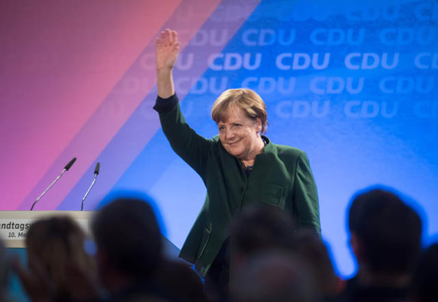 German Chancellor Angela Merkel waves at an election rally in Brilon, western Germany, on Wednesday (AFP photo)