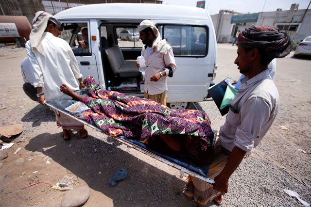 People carry a relative on a stretcher to a cholera treatment centre in the Red Sea port city of Hodeidah, Yemen, on Sunday (Reuters photo)