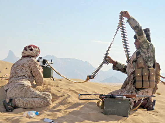 Yemeni pro-government forces are pictured during fighting with Houthi militiamen on the south frontline of Marib, November 10, 2021 (AFP photo)