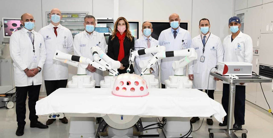 HRH Princess Ghida Talal poses for a photo with a medical team at the King Hussein Cancer Centre  (Petra photo)