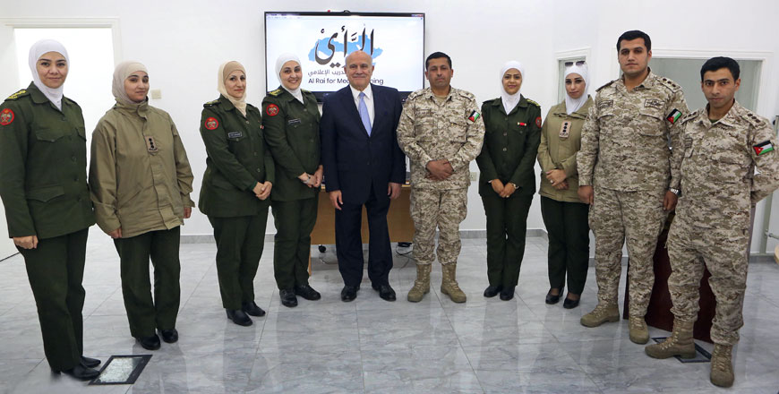 In this photo taken on Monday, the Chairman of the Board of Directors of the Jordan Press Foundation Ayman Majali (fifth from left) poses with military officers who took part in a training course on the armed forces’ interaction with the media (Photo courtesy of Al Rai Studies and Training Centre)
