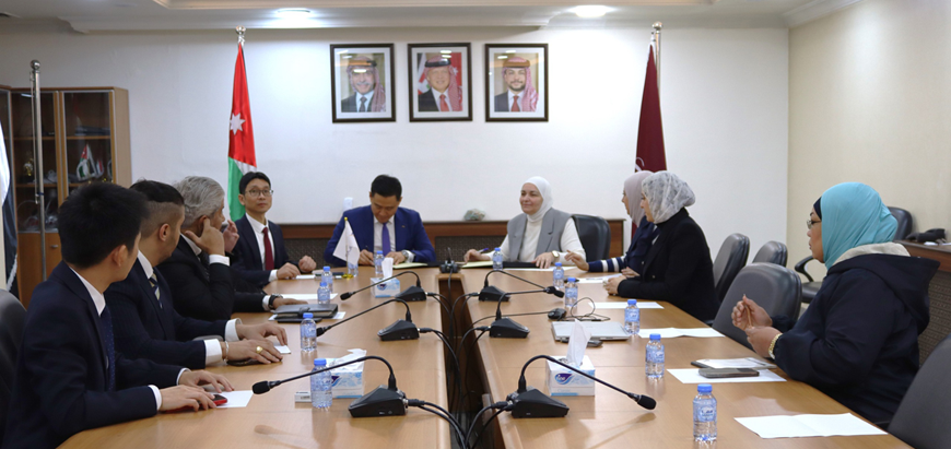 The agreement sets the framework for cooperation, enabling HDsolar to conduct preliminary studies to establish a green hydrogen project with the goal of producing 400,000 tonnes of green ammonia annually (Photo courtesy of Ministry of Energy and Mineral Resources)