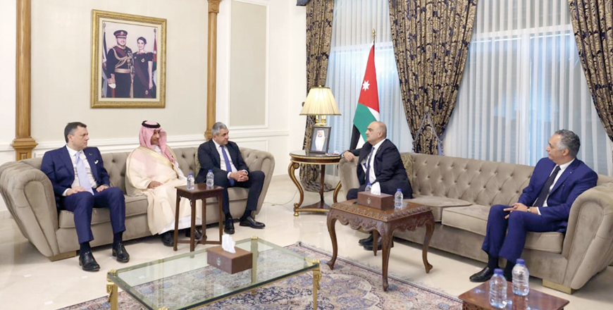 Prime Minister Bisher Khasawneh meets with the UN World Tourism Organisation Secretary-General Zurab Pololikashvili and Arab ministers participating in the Jordan-hosted 49th meeting of the UNWTO Regional Commission for the Middle East on Thursday (Petra photo)