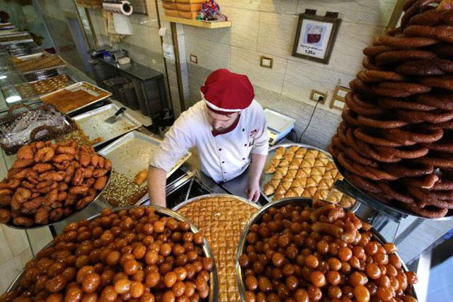 Restaurants and sweet shops suffered a minimum loss of JD20 million throughout the four-day lockdown, according to a sector representative (JT file photo)