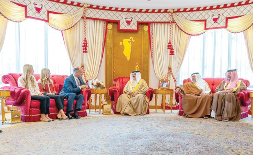 Bahraini King Hamad Bin Isa Al Khalifa meeting with HRH Prince Feisal on Sunday (Petra photo)