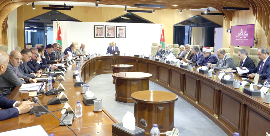 Prime Minister Bisher Khasawneh chairs a Cabinet session on Sunday (Petra photo)
