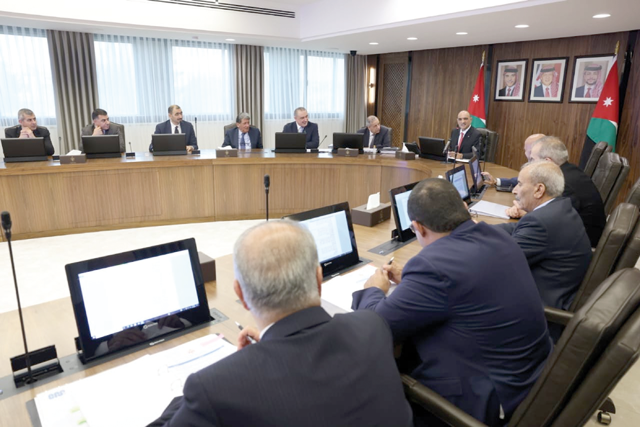 The Cabinet approves on Sunday the national plan to deal with earthquakes during a session chaired by Prime Minister Bishr Khasawneh (Petra photo)