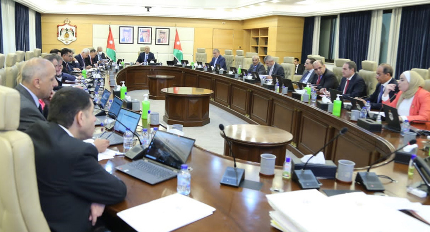 Prime Minister and Minister of Defence Bisher Al Khasawneh chairs a Cabinet meeting on Monday (Petra photo)