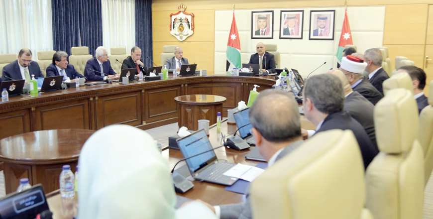 Prime Minister Bisher Al Khasawneh chairs a Cabinet meeting on Wednesday (Petra photo)