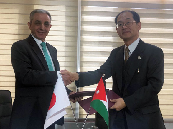 Japanese Ambassador to Jordan Yanagi Hidenao (right) and General Manager of Al Maqased Charity Hospital Ali Al Saad during the signing of a grant contract on Monday (Photo courtesy of Japanese embassy)