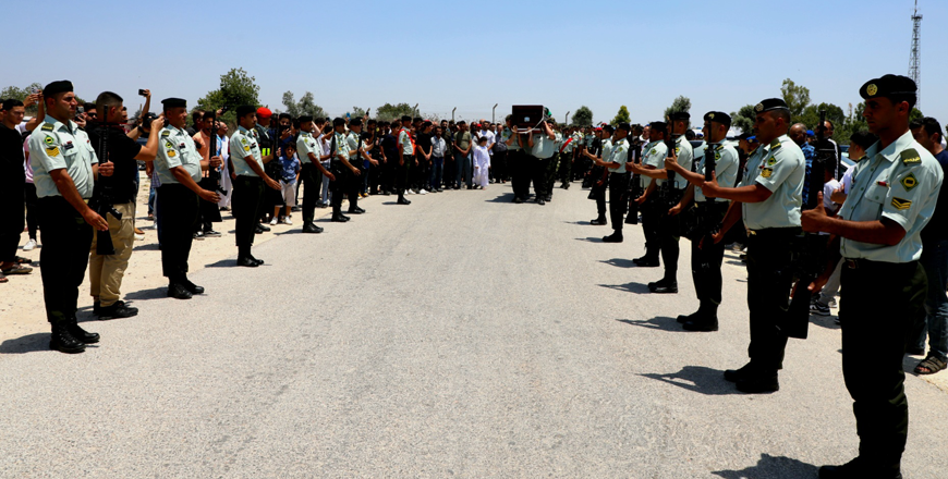 Two Jordanian soldiers, who died in an accident involving military aid trucks heading to the Gaza Strip, are laid to rest on Monday (JAF photo)