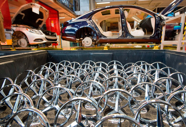 This file photo taken on January 28, 2015, shows Mercedes stars arranged in a box before they are mounted to a Mercedes-Benz S-Class car on the assembly line of the Daimler factory in Sindelfingen, southwestern Germany (AFP photo)