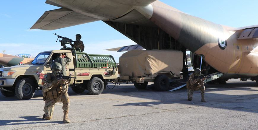 The 91st Rapid Intervention Battalion, one of the units of Sheikh Mohammed bin Zayed Al Nahyan's Rapid Intervention Brigade, carries out on Monday a strategic airlift operation for vehicles and logistical equipment as part of the Eager Lion drill (Petra  photo)