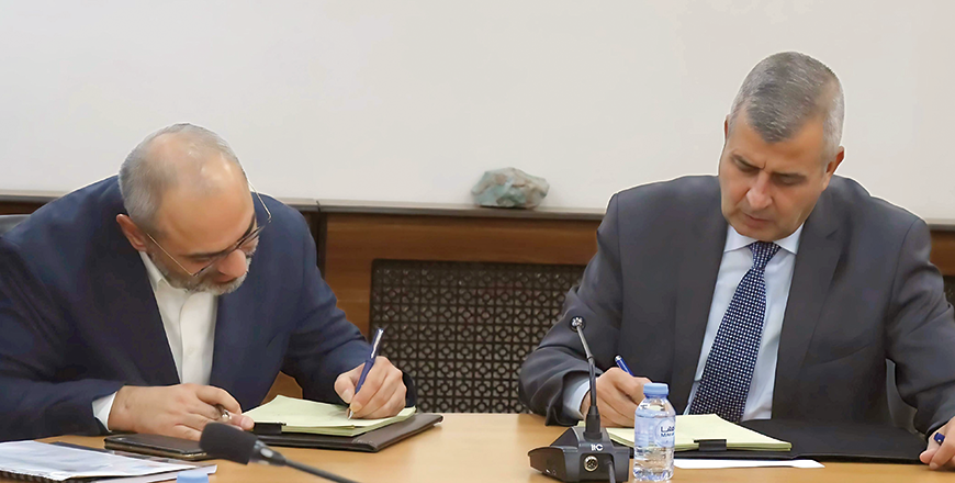 The Ministry of Energy and Mineral Resources on Tuesday signs an agreement with Arabian Geophysical and Surveying Company to conduct a comprehensive 3D seismic survey over 4,285 square kilometres in the eastern Jafer region (Petra photo)