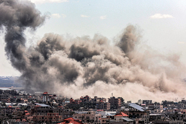 Smoke plumes billow after Israeli bombardment over Rafah in the southern Gaza Strip on March 20, 2024 (AFP file photo)