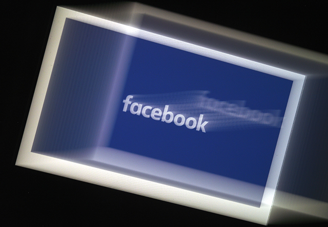 A Facebook App logo is displayed on a smartphone in Arlington, Virginia (AFP photo)