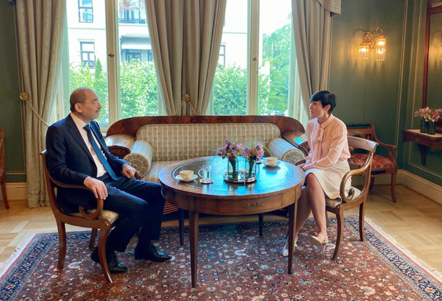 Deputy Prime Minister and Foreign Minister Ayman Safadi holds talks with Norwegian Foreign Minister Ine Eriksen Soreide on Monday (Photo courtesy of Foreign Ministry)