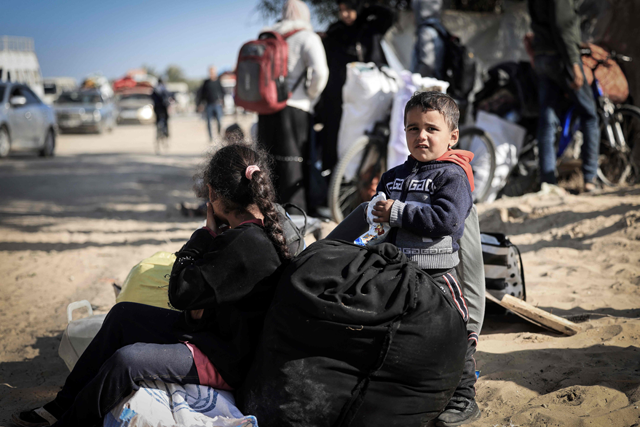 This photograph taken on Monday on the southern outskirts of Khan Yunis, in the southern Gaza Strip, shows Palestinian families fleeing the city on the coastal road leading to Rafah (AFP photo)