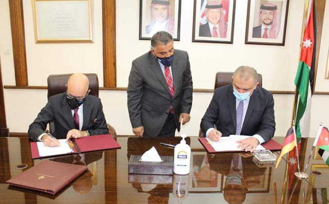 Minister of Planning and International Cooperation Nasser Shraideh and Director of the KfW Development Bank Jordan office Mark Schwiete sign two grant agreements funded by the Federal Republic of Germany summing up to 77.5 million euros altogether on Tuesday (Photo courtesy of German embassy Facebook page)