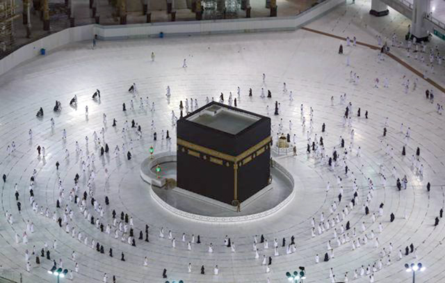 Saudis and foreign residents circumambulate (Tawaf) the Kaaba in the Grand Mosque complex in the holy city of Mecca, on October 4, 2020  (AFP photo)