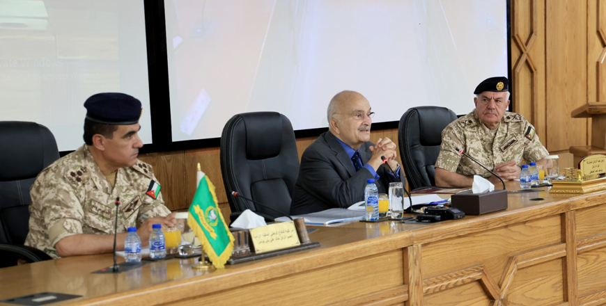 Prince Hassan Bin Talal delivers lecture at the Royal Jordanian National Defence College titled ‘Management of National Resources’ (Petra photo)