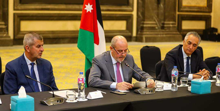 Minister of Industry, trade, and Supply Yousef Shamali emphasises the imperative of leveraging Jordan and Egypt's potential to foster economic partnership (Petra photo)